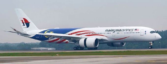 MALAYSIA AIRLINES (OW): Malaysia Airlines (MAS) er et flyselskap basert i Malaysia. Det er det nasjonale flyselskapet i Malaysia. Flyselskapet ble grunnlagt i 1947 som Malayan Airlines. Så fikk det navnet Malaysia-Singapore Airlines, før det splittet opp til Singapore Airlines og Malaysia Airlines. Selskapet ble medlem av Oneworld i 2013. Flyflåten inkluderer blant annet seks Airbus A380. Selskapets største eier, det statlige investeringsfondet Khazanah Nasional, som da eide 69,37% av aksjene, kunngjorde i august 2014 at det vil kjøpe resten av aksjene i Malaysia Airlines og ta selskapet av børsen. (Malaysia Airlines Berhad, formerly known as Malaysian Airline System (MAS) branded as Malaysia Airlines, is an airline operating flights from Kuala Lumpur International Airport and from secondary hubs in Kota Kinabalu and Kuching to destinations throughout Asia, Oceania and Europe. Malaysia Airlines is the flag carrier of Malaysia and a member of the oneworld airline alliance. The company headquarters are located at Kuala Lumpur International Airport. In August 2014, the Malaysian government's sovereign wealth fund Khazanah Nasional—which then owned 69.37% of the airline—announced its intention to purchase remaining ownership from minority shareholders and de-list the airline from Malaysia's stock exchange, thereby renationalising the airline).